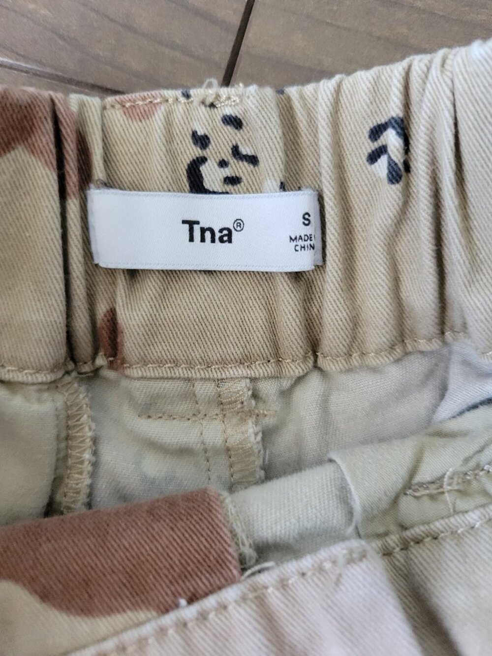 Aritzia TNA The Eagle Rock Camo Cargo Pants - Picture 6 of 6